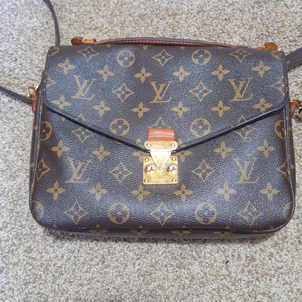 Louis Vuitton Purse